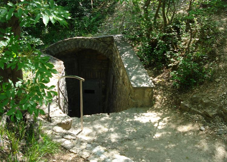 Új fogadóépületet építenek a Lóczy-barlang bejáratához