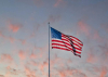 USA november elejétől megszünteti az utazási tilalmat az oltott utazók számára