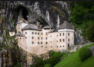 A világ legnagyobb barlangvára itt van a szomszédban
