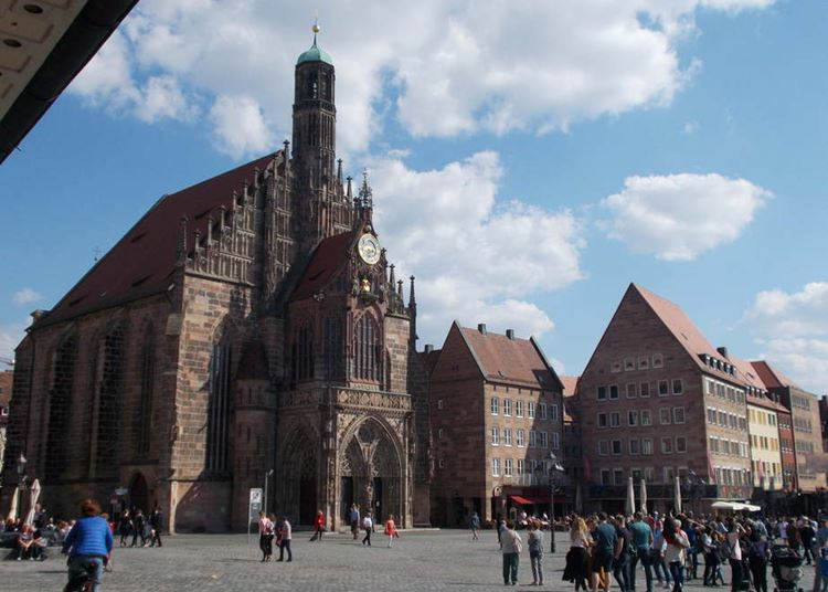 Séta és múltidézés az adventi vásáráról is híres Nürnbergben