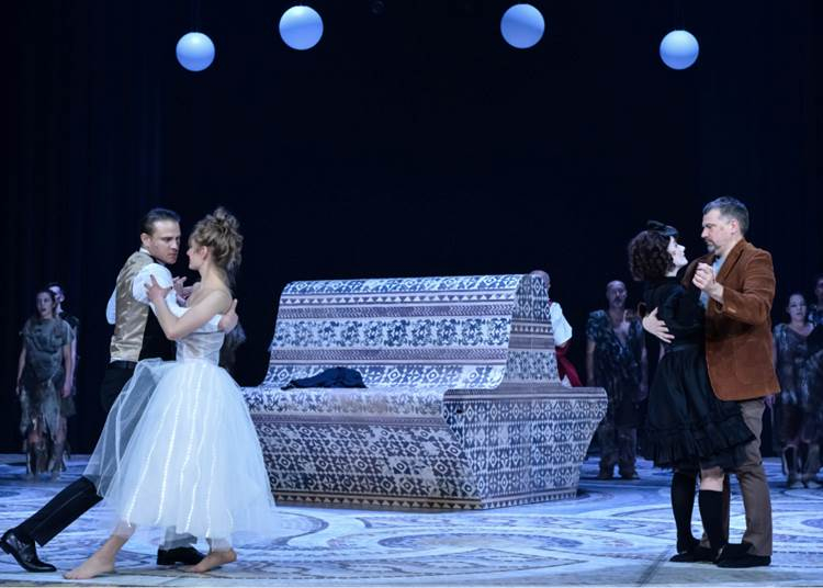 „Mestermű az örök káoszról” – A Mester és Margaritát mutatja be a Miskolci Nemzeti Színház