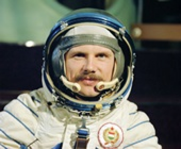 Az első magyar űrhajósról nyílik élménykiállítás