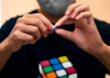 Bemutatták a Rubik-kocka miniatűr változatát