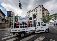 A Balatonra látogat a Budapesti Fesztiválzenekar zenés teherautója