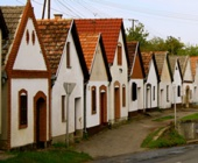 Borturisztikai Látogatóközpont épült a Hajósi Pincefaluban