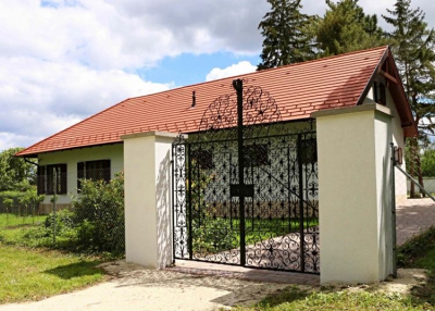 Átadták a fertődi Esterházy-kastély Rózsaházát