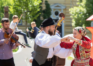 Ingyenes Tér-Zene koncertsorozat a Kossuth téren 2020. szeptember 19-ig