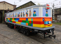 Életnagyságú LEGO-villamos Budapest belvárosában