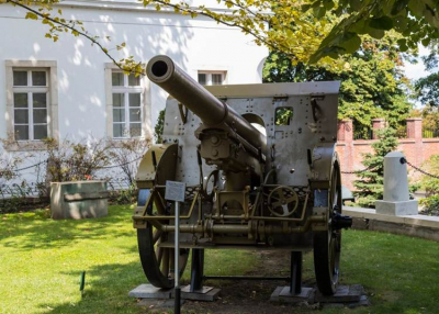 Hangárlátogatással, történész söresttel ünnepel a Hadtörténeti Múzeum