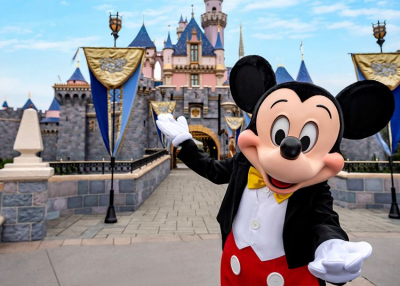 Így nyit meg világszerte a Disney Land