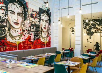 Megnyílt a T62 Hotel a hajdani Szikra mozi tömbjében