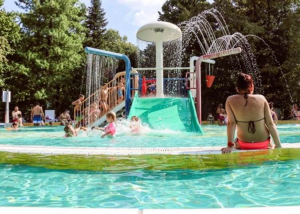 Júniusra új gyermek-víziparadicsom épül a Gyulai Várfürdőben