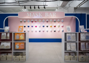 Különleges maszkkiállítás nyílit Japánban