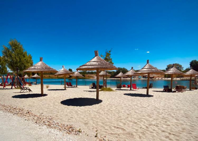 Itt a strandszezon, nyit a Lupa