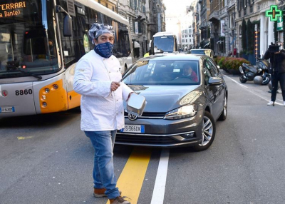 Olaszországban máris tömegek mentek bárokba és múzeumba